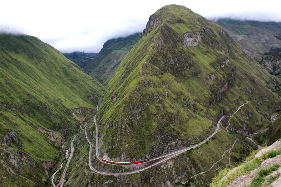 Przejazd widokowym pociągiem przez Nariz del Diablo