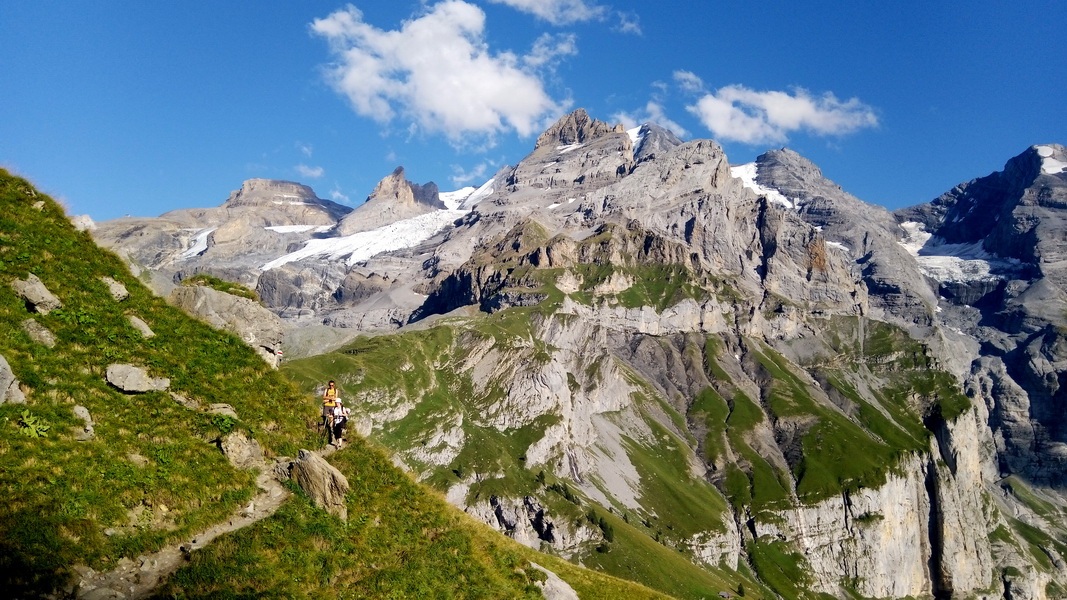 Via Alpina w masywie Blüemlissalp (fot. Paweł Klimek)