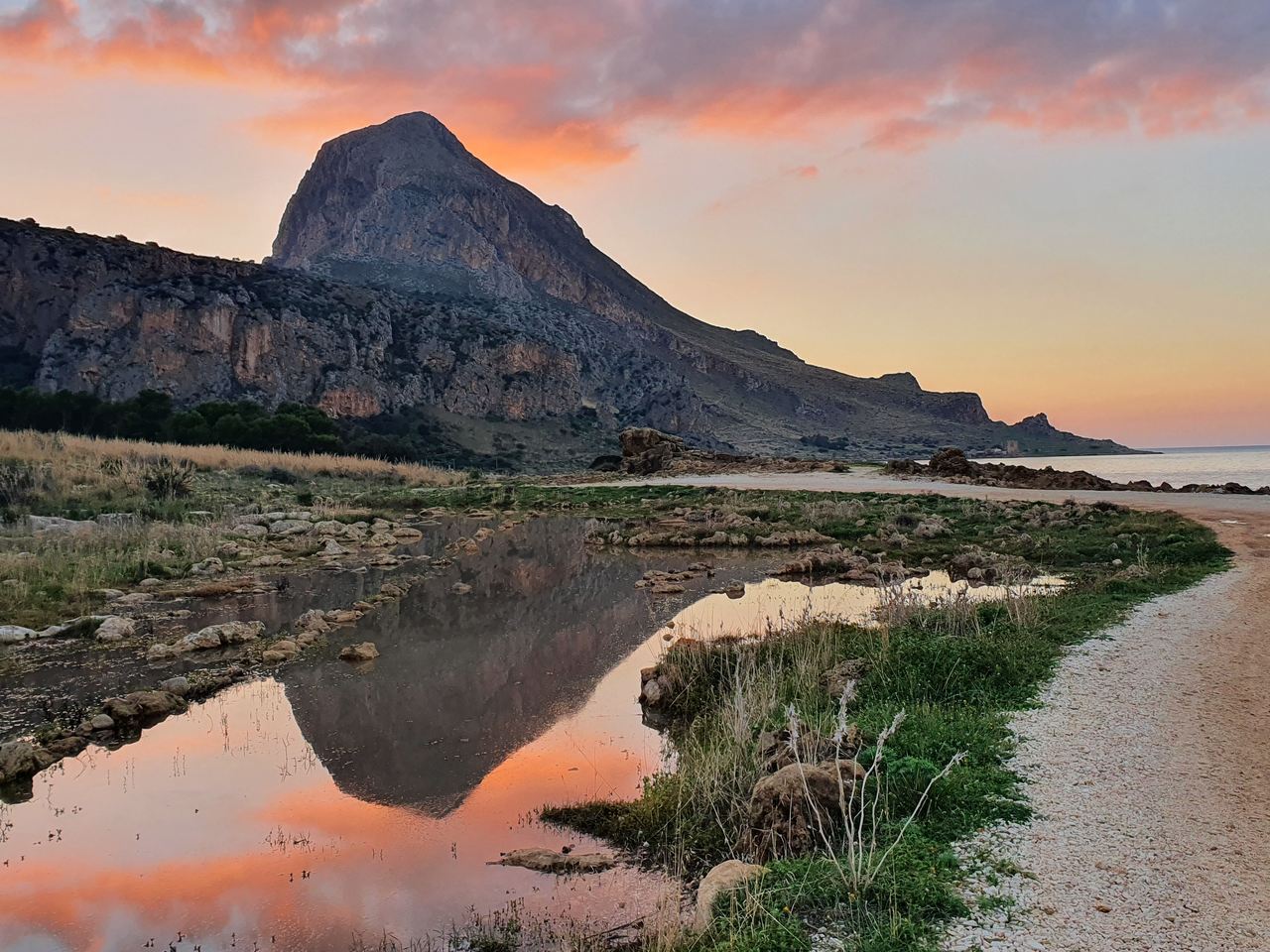Zachód słońca na Sycylii fot. Andreas Scheiterbauer Zachód słońca na Sycylii fot. Andreas Scheiterbauer