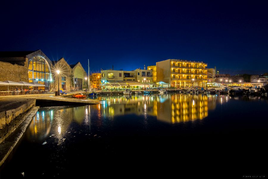 Miasto nocą - Chania (fot. Marek Kędzierski)