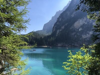 Spacer nad Lago di Braies (fot. Paweł Klimek)