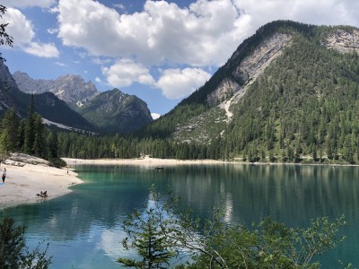 Spacer nad Lago di Braies (fot. Paweł Klimek)