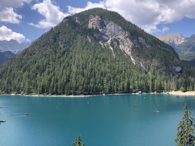 Spacer nad Lago di Braies (fot. Paweł Klimek)