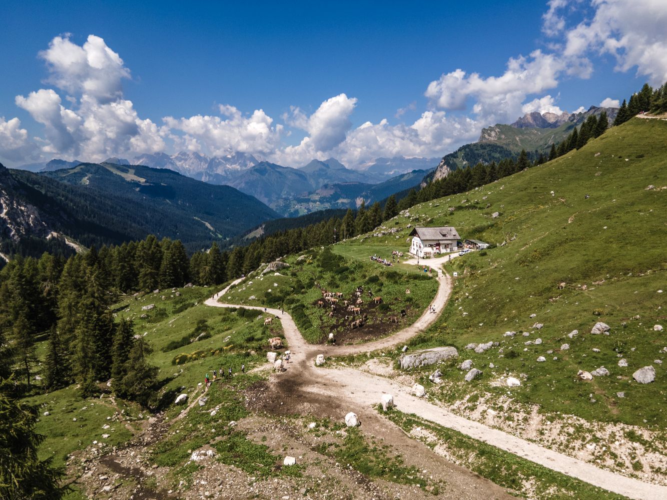 Schronisko Rifugio Città di Fiume w masywie Monte Pelmo (fot. Joanna Dragon)