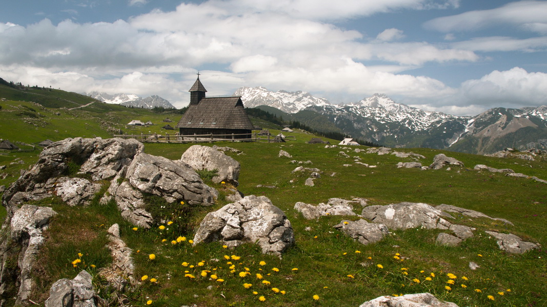 Drewniana kaplica na Velikej Planinie (fot. Paweł Klimek)