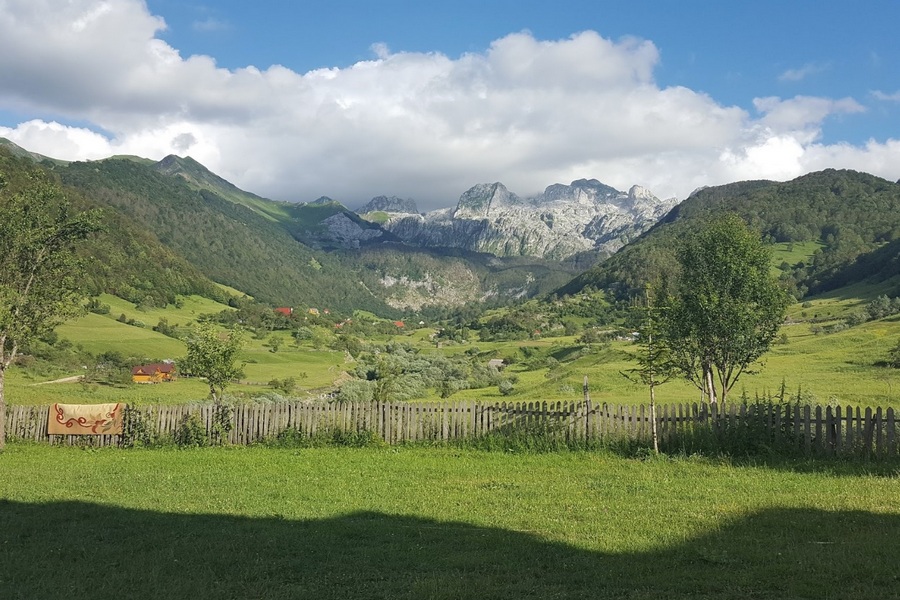 Widok z Qafe Perdolec