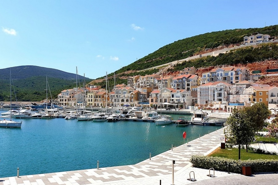 Przystań na półwyspie Luštica