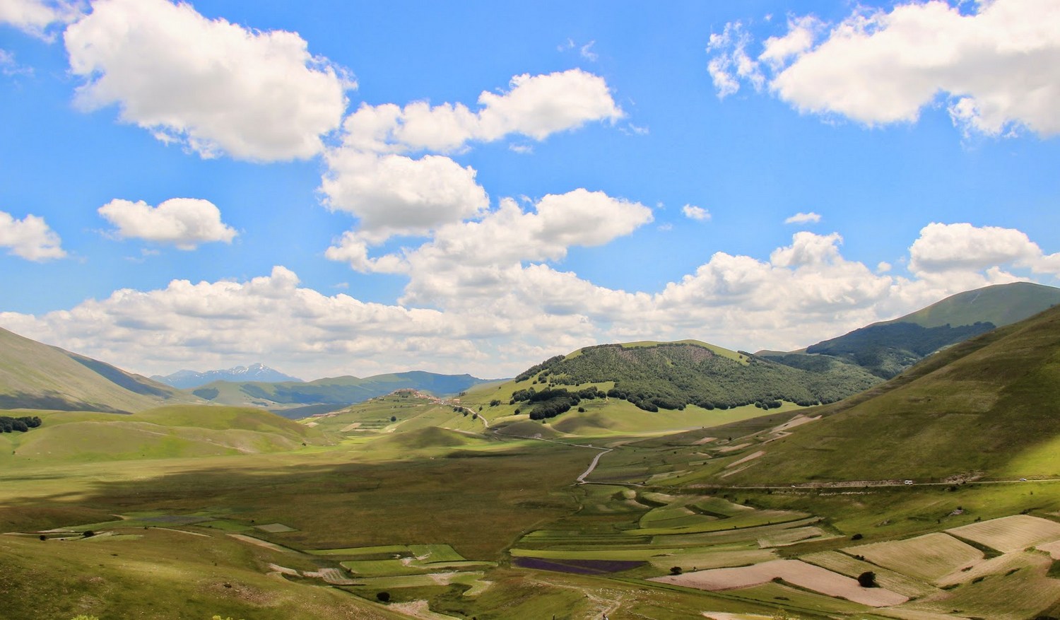 Płaskowyż Castelluccio wczesną wiosną