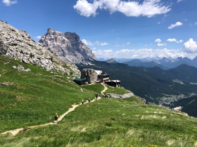 W drodze ze schroniska Refugio Coldai w masywie Civetty (fot. Paweł Klimek)