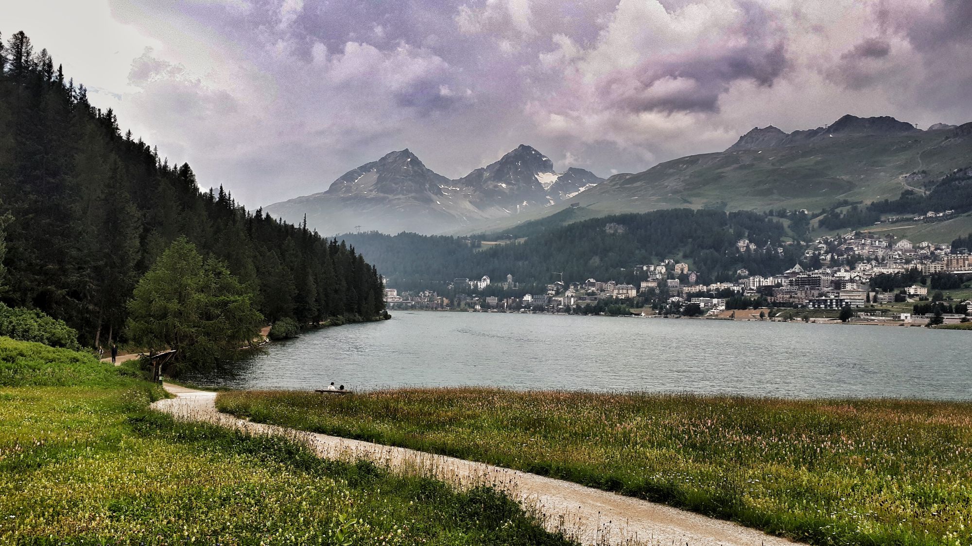 Spacer nad jeziorem w St. Moritz (fot. Paweł Klimek)