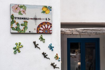 Fasada domu na Stromboli, foto. Marek Danielak Fasada domu na Stromboli, foto. Marek Danielak