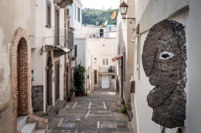 Zaułek w miasteczku Lipari, foto. Marek Danielak Zaułek w miasteczku Lipari, foto. Marek Danielak
