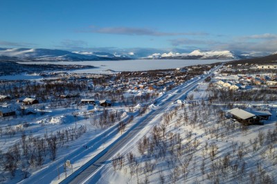 Droga w fińskiej części Laponii (fot. S. Adamczak, okfoto.pl)