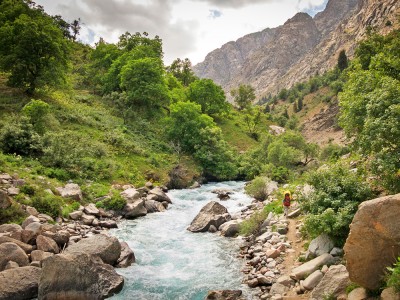Górska rzeka w Górach Fańskich