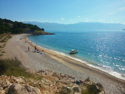 Na jednej z dzikich plaż