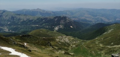 Widok spod Bistera (2651 n.p.m.) na północ. Widoczna przełęcz Prevalla i grań Oshlakaot (fot. Adam Fijołek)