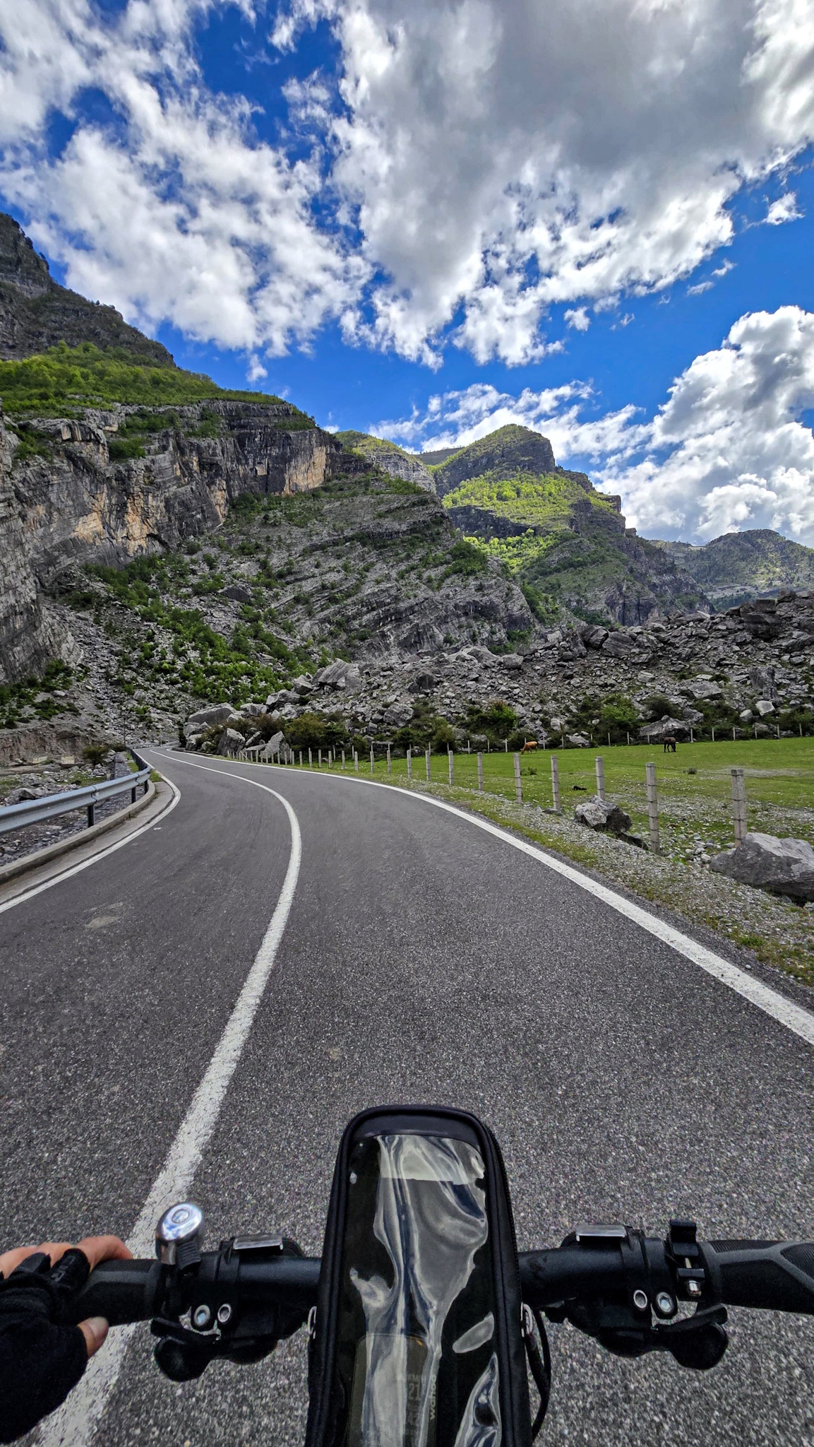 Zdjęcia z rowerowej wycieczki po Albanii i Czarnogórze. fot. Wicher